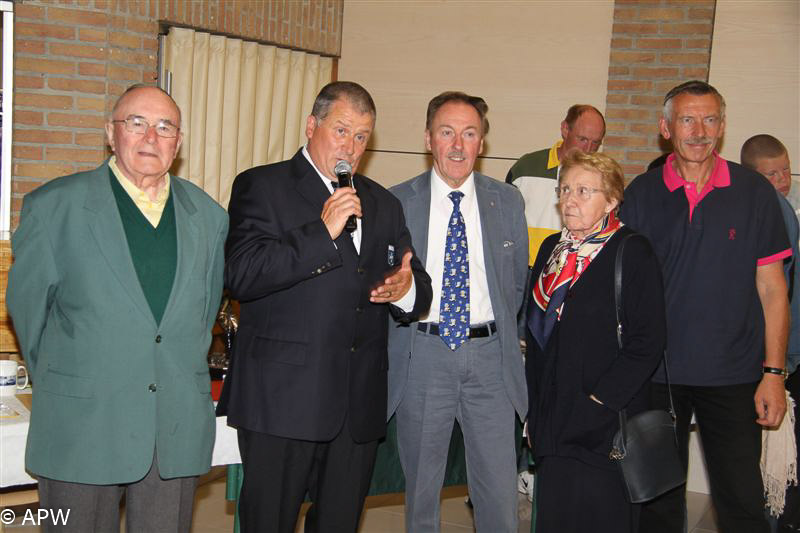 L'épouse d'André Rousseaux ainsi que Jacky Des-Loover L'épouse d'André Rousseaux ainsi que Jacky Des-Loover